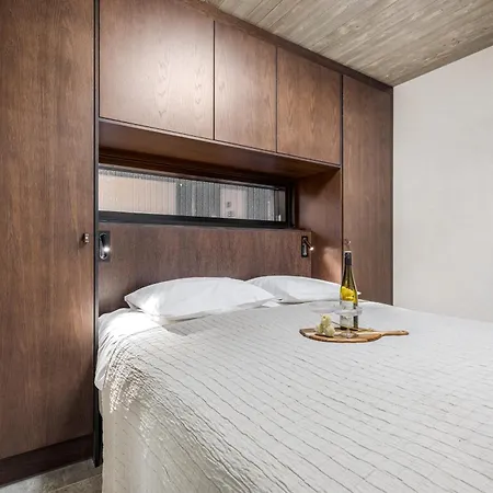 North Aurora 20c By Hilla *